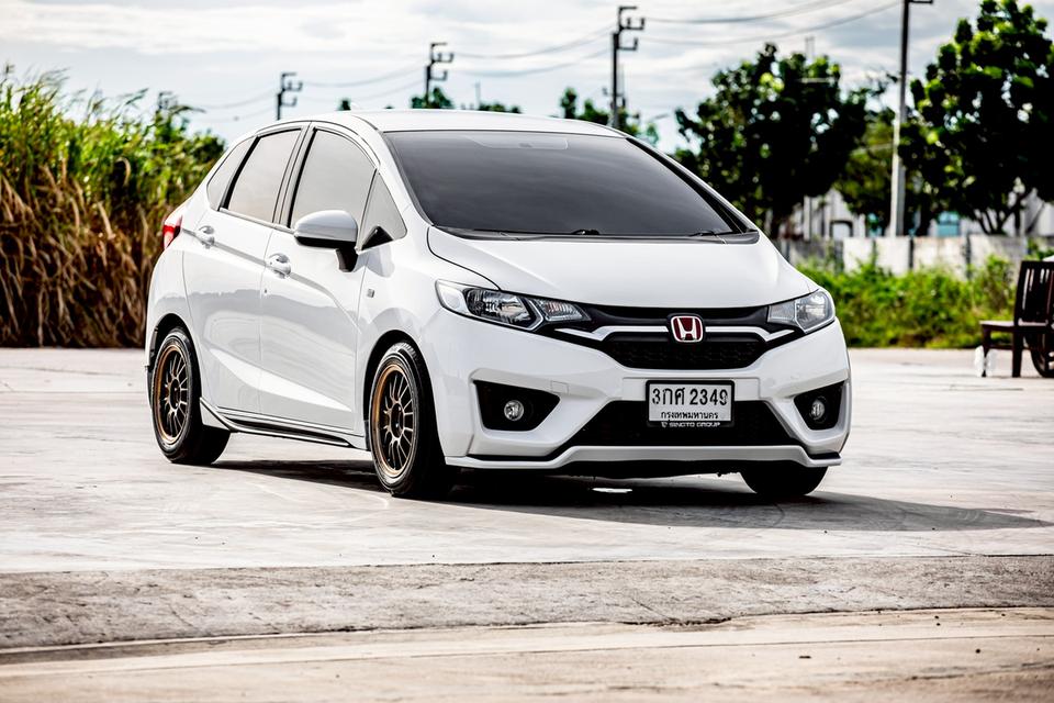 Honda Jazz 1.5 SV ปี 2014 สีขาว มือเดียวป้ายแดง