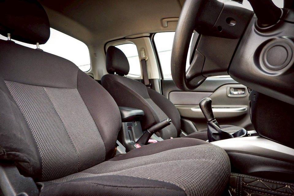 รหัสรถ QT115 Mitsubishi Triton Megacab 2.4 GLS Limited Plus เกียร์ M/T สีบรอนซ์เทา ปี 2015 11