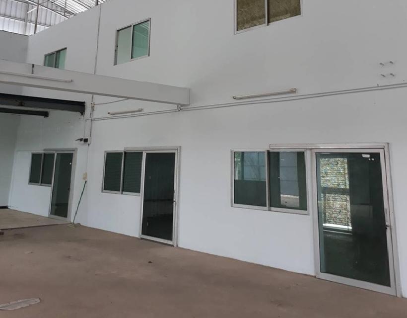 ให้เช่าโกดังพร้อมสำนักงาน พร้อมห้องพักคนงาน 6 ห้อง / พื้นที่ใช้สอย 500 ตารางเมตร / ทำเลซอยเพิ่มสิน 2