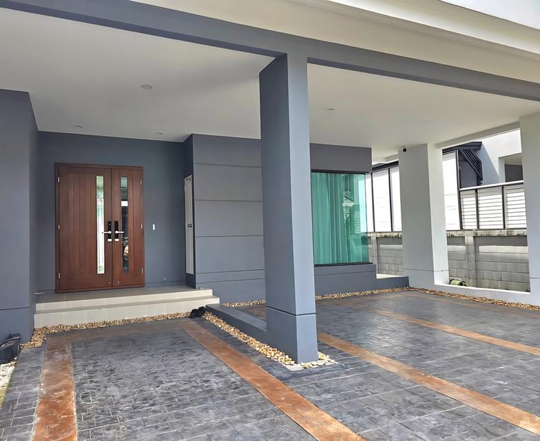 ให้เช่า บ้านเดี่ยวสองชั้น The City -สะพานเจษฎาบดินทร์ เนื้อที่ใช้สอย 280 ตรม 4 ห้องนอน (มีห้องน้ำในตัวทุกห้อง) 5 ห้องน้ำ  3