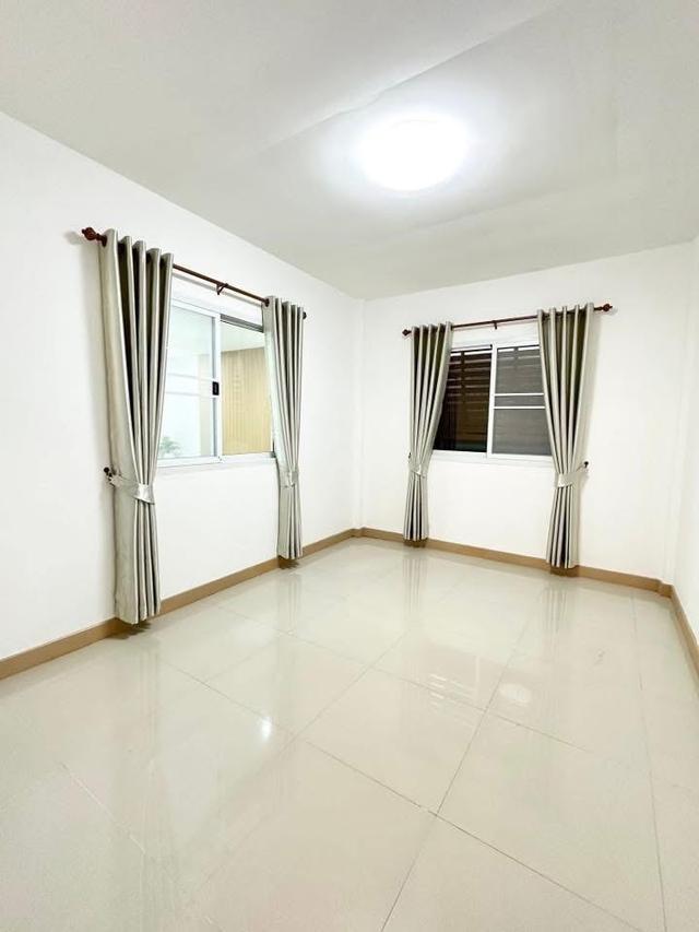 บ้านเดี่ยวพร้อมอยู่-พร้อมปล่อยเช่า ซื้อแล้วรับค่าเช่าได้เลย ทำเลดี 50 ตรว. 4 นอน 3 น้ำ ใกล้ห้างสรรพสินค้า ใกล้โรงเรียน ใกล้โรงพยาบาล ติดถนนเส้นหลัก 12