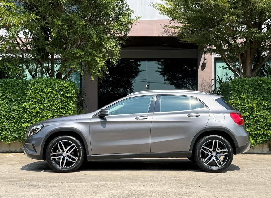 2017 BENZ GLA200 รถมือเดียวออกป้ายแดง รถวิ่งน้อย เข้าศูนย์ตามระยะ รถไม่เคยมีอุบัติเหตุครับ รูปที่ 5