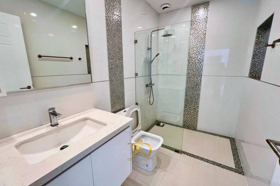 FOR RENT  3 Bedrooms 3 Bathrooms 13