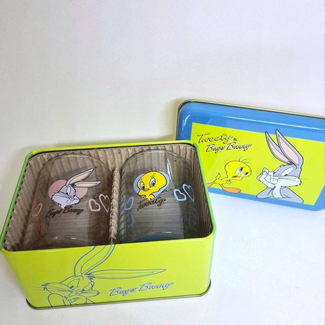 ชุดแก้วน้ำลาย Bugs Bunny และ Tweety จาก Mister Donut