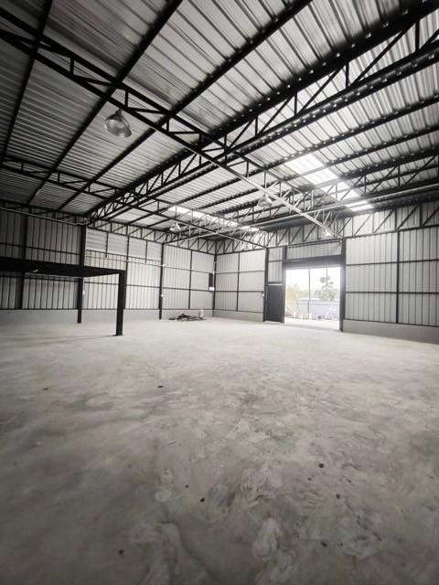 ให้เช่าโกดังสร้างใหม่ โกดังพื้นที่ 144 ตรม.Location กรุงเทพกรีฑาตัดใหม่ ถนนร่มเกล้า-ลาดกระบัง รถคอนเทนเนอร์เข้าได้ ใกล้สนามบินสุวรรณภูมิ 2