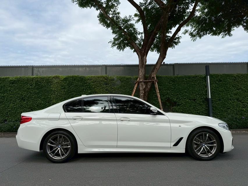 BMW 520 d M-Sport ปี 20 สีขาว ดีเซล ไมล์น้อยสุดในตลาด 40000 โลแท้ๆ หาไม่ได้แล้ว มือเดียว สภาพเหมือนป้ายแดง 6