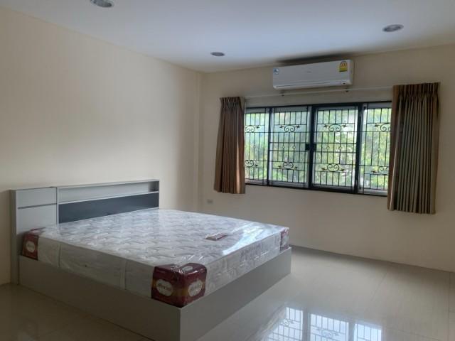 ให้เช่าทาวน์โฮม 3 ชั้น หมู่บ้าน 84 แมนชั่น ถ.ลาดพร้าว แอร์เเฟอร์นิเจอร์ครบ มี4ห้องนอน 3 ห้องน้ำ ราคาเช่าเดือนละ50,000บาท 4