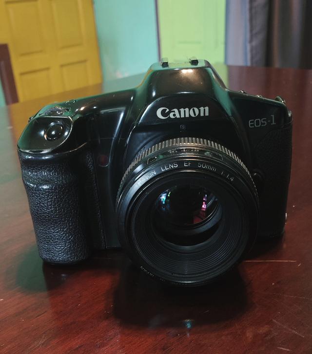 canon eos1 + canon EF 50mm 1.4