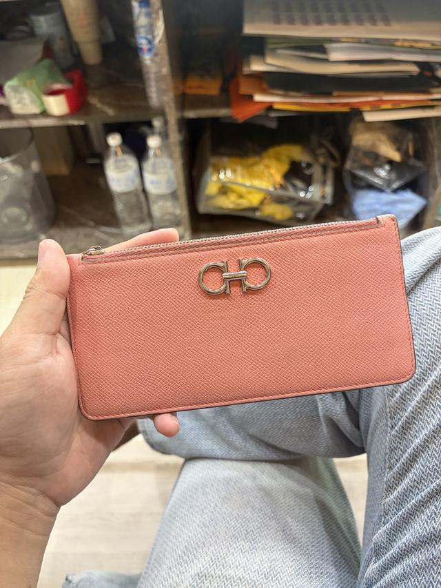 Ferragamo Gancini Zipped Card Case / Pouch (สีชมพู)