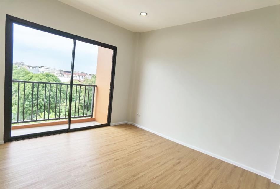 ทาวน์โฮมออฟฟิศ 3.5ชั้น 10