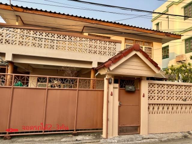 พร้อมเฟอร์ บ้านเดี่ยว 2 ชั้น 47 ตร.วา.207 ตร.ม.2 น้ำ 3 แอร์ ย่านรัชดา ห้วยขวาง รร.นานาชาติเคไอเอส 900 ม.4 นอน 1
