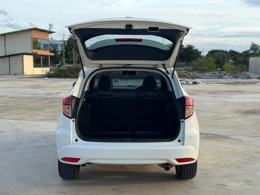 HONDA HRV 1.8 EL SUNROOF ปี 16. สีขาว ออโต้  สวยหรูสปอร์ตน่าขับมากๆ