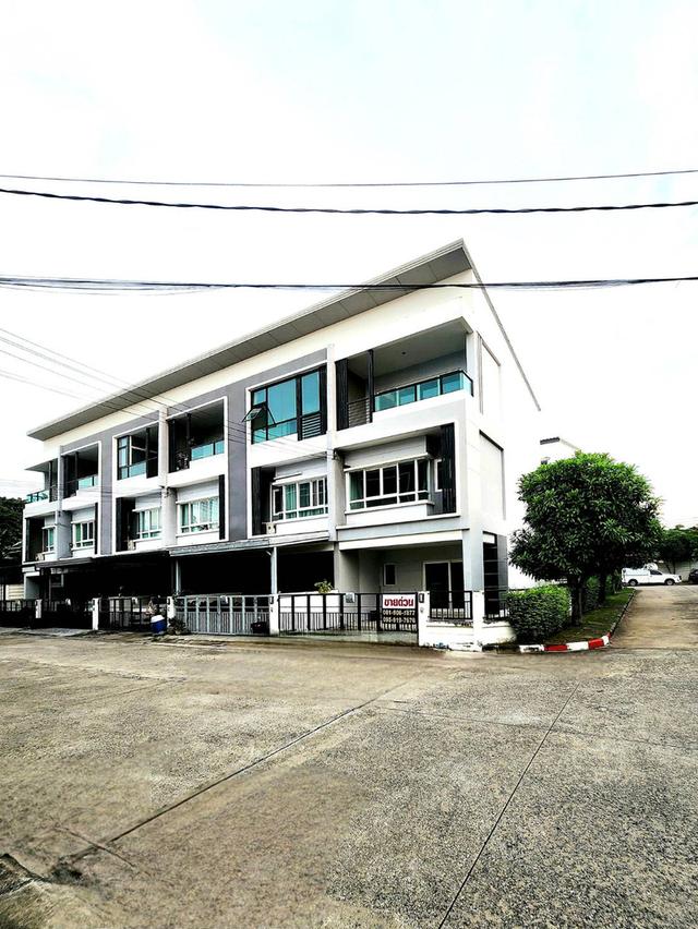 ทาวน์โฮมวัชรพล 3ชั้น หลังมุม หมู่บ้านเดอะริคโค้ ทาวน์ วัชรพล ถนนร่วมมิตรพัฒนา(ใกล้ห้าแยกวัชรพล) 1