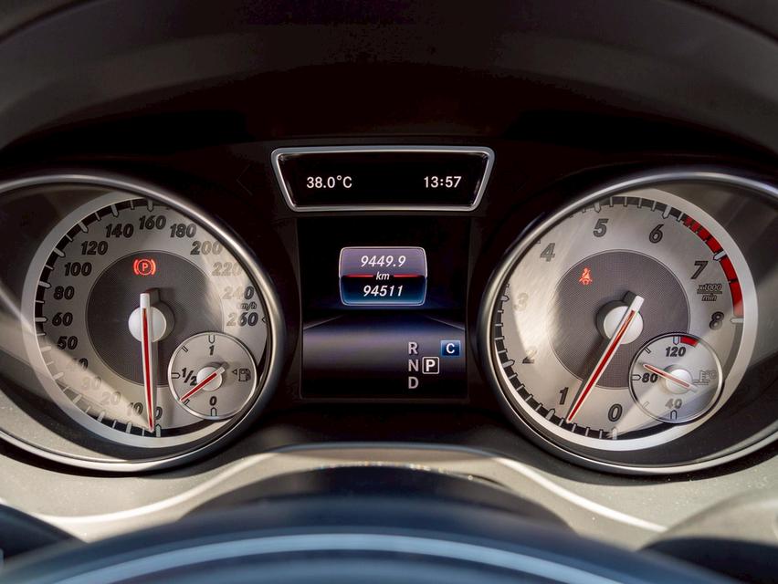 Mercedes Benz GLA200 รูปที่ 2