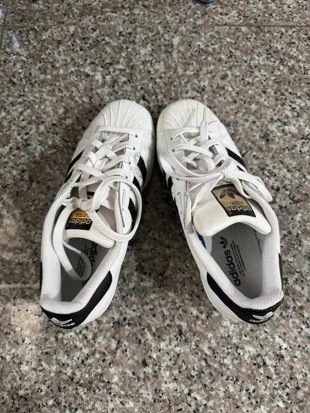 รองเท้า adidas superstar