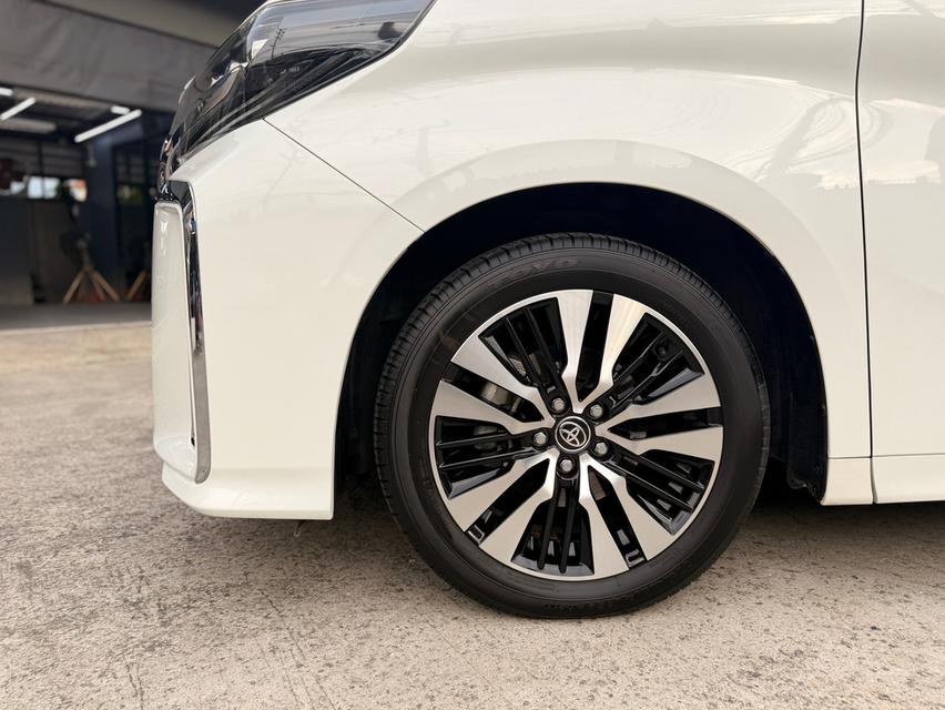Toyota Alphard 2.5 SC Package ปี 2023 สีขาว