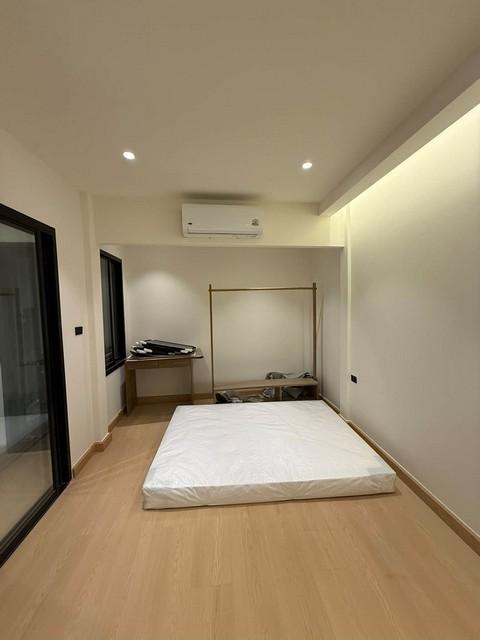 PP538 ขายทาวน์เฮ้าส์ 2 ชั้น ย่านลาดพร้าว 41 ซอยภาวนา สไตล์ Modern Minimal ใกล้รถไฟฟ้า MRT ภาวนา 12