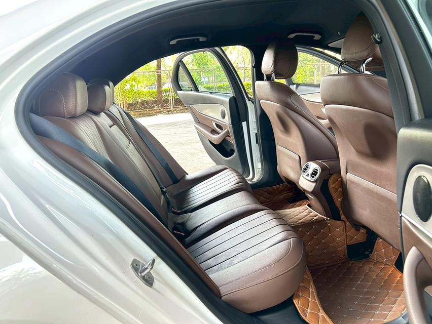 ขายรถ Benz E350e Avantgarde W213 ปี 2017 สีขาว เกียร์ออโต้ 10