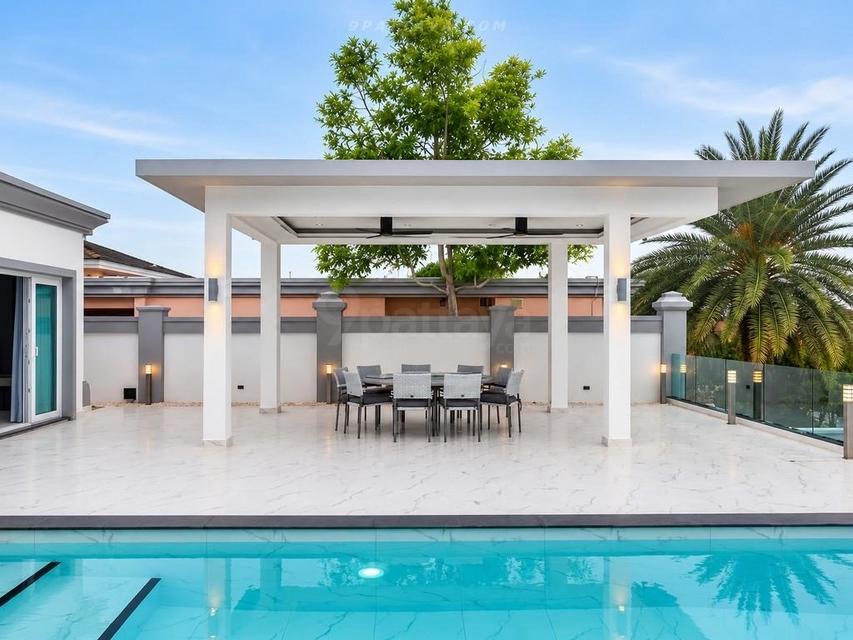 For Sale — Luxury Pool Villa at Siam Royal View PattayaLuxury pool villa for sale at Siam Royal View Pattaya, one of Pattaya’s high-end residential 1