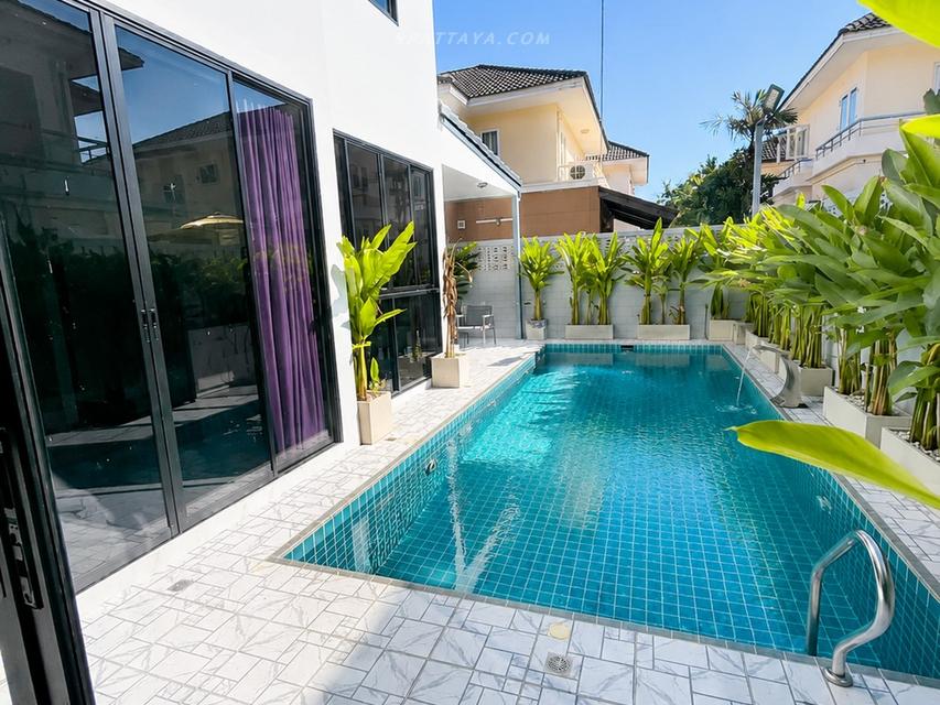 Corner Pool Villa ขายพร้อมผู้เช่า | Baan Suan Lalana จอมเทียน พัทยา ✨ ขาย 14,500,000 บาท — พูลวิลล่าหัวมุม รีโนเวทใหม่ทั้งหลัง 4 ห้องนอน 1