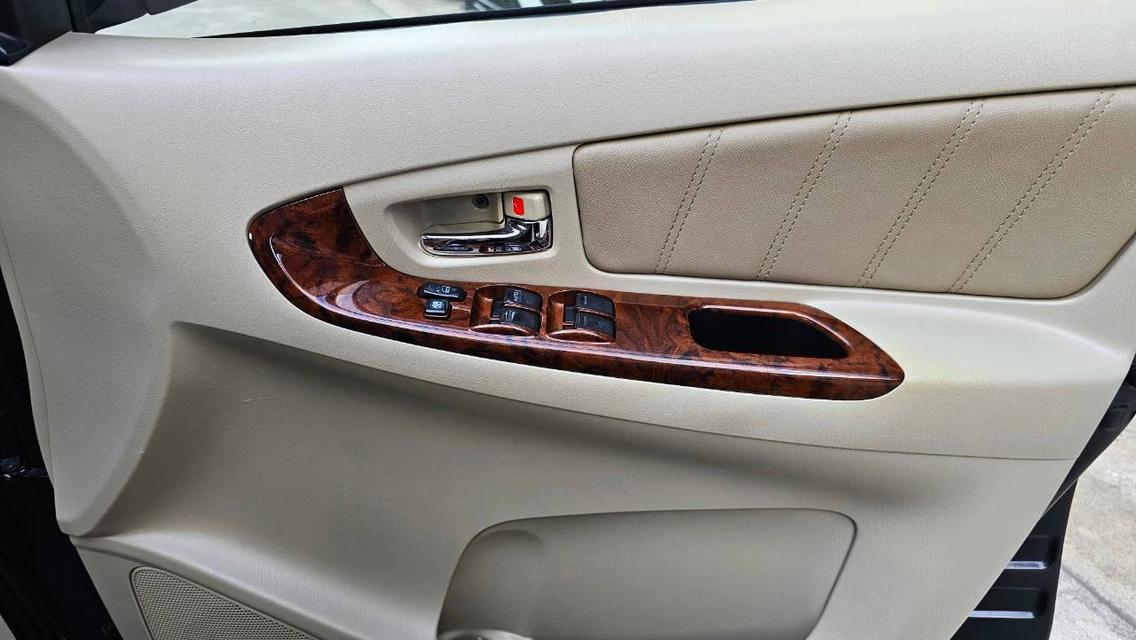 ขายรถ Toyota innova 2.0V ปี 2013 สีดำ เกียร์ออโต้ รูปที่ 7
