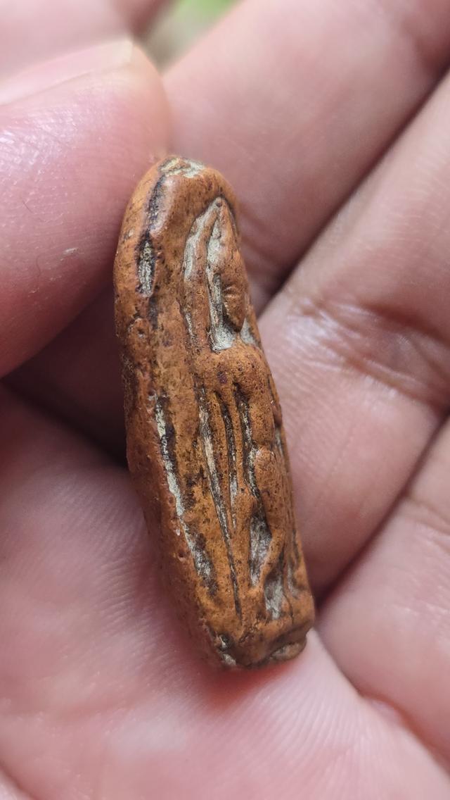 พระกำแพงลีลาเม็ดขนุน กรุลานทุ่งเศรษฐี รูปที่ 3