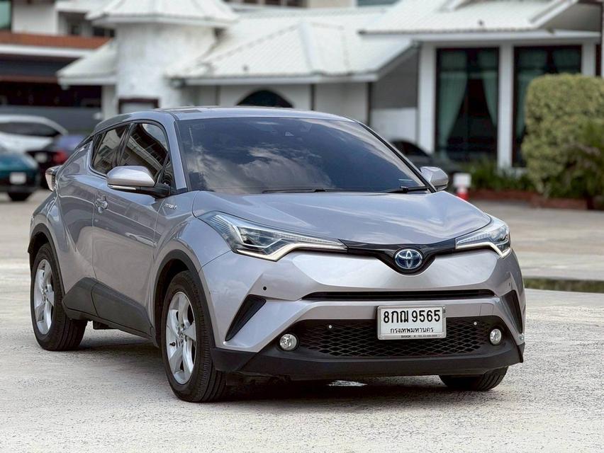 Toyota C-HR Hybrid  ปี 2018 Wagon 4dr HV HI TOP CVT FWD top  1.8 (Hybrid) สีเทา   ออโต้
