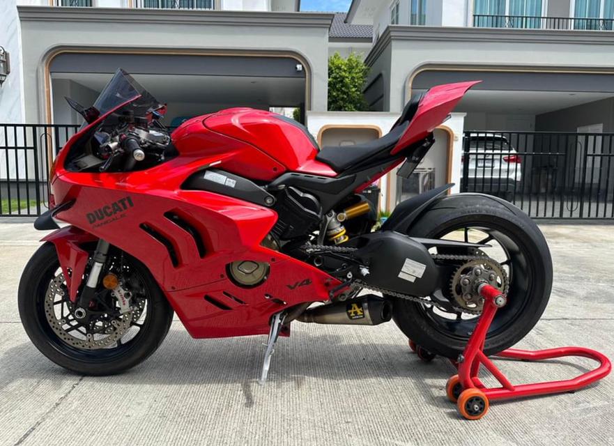 ส่งต่อรถมอเตอร์ไซค์ Ducati panigale ปี 2022 2