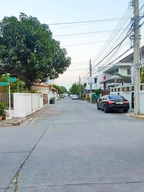 ตลาดใจโต300ม. ตลาดเคหะบางพลี ให้เช่าบ้าน 2ชั้น หรูหรา 36 ตร.วา. รร.เกวลินวิทยา 1.8 กม. พร้อมเฟอร์ฯครบ ทำเลดี 3นอน รพ.จุฬ 6