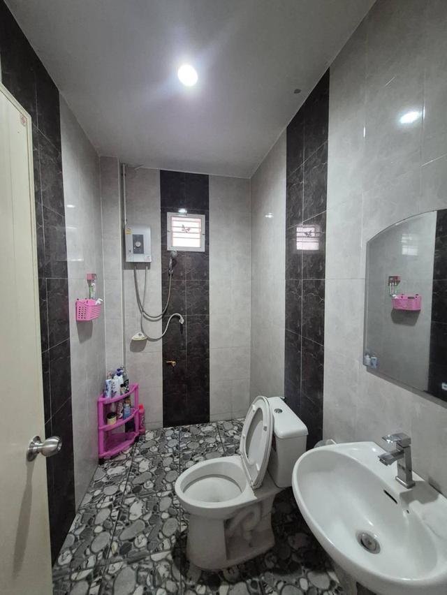 บ้านเดี่ยว 50 ตรว 2 ห้องนอน ติดแอร์ทั้ง 2ห้อง 2 ห้องน้ำ เครื่องทำน้ำอุ่น 1ตัว 1 ห้องโถง 1 ครัว มุ้งลวด แหล็กดัด ผ้าม่านอย่างหนากัน UV  จอดรถยนต์ได้ 2 19