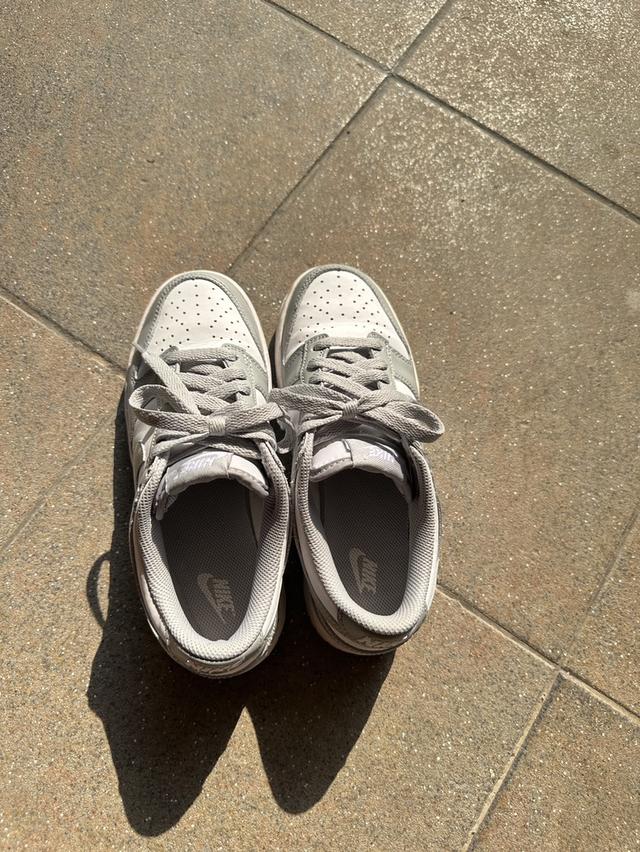 รองเท้าNike Dunk Low สีเทา รูปที่ 2