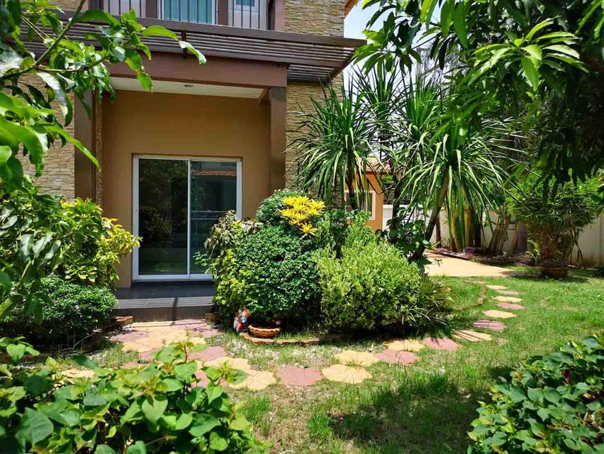 ให้เช่าบ้านเดี่ยวใหม่ 2 ชั้น หมู่บ้านวราบดินทร์ ลำลูกกาคลอง 5 ปทุมธานี  หลังมุม พท.100 ตรว.4นอน 3 น้ำ จอดรถ 4 คัน  มีเฟอร์+เครื่องใช้ไฟฟ้าพร้อมอยู่  ต 3