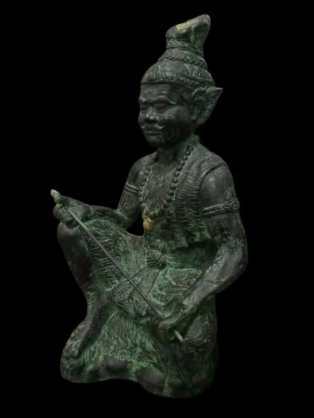 ปู่เข็มสักยันต์ขนาดใหญ่