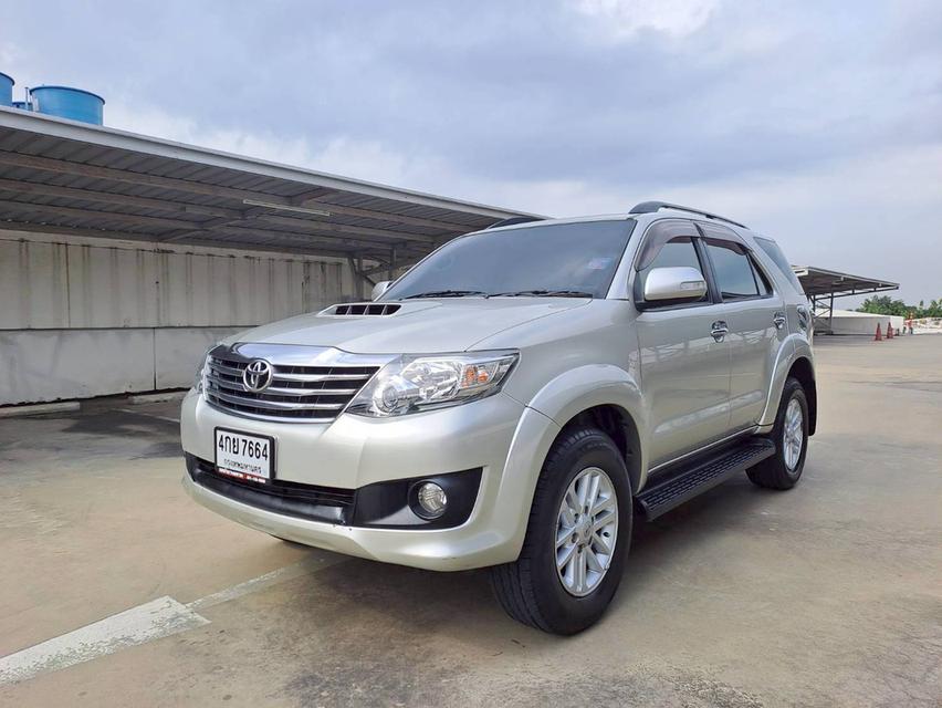 Toyota Fortuner 3.0 V  2WD รุ่นท็อป ปี2015 สีเทา มือเดียวจากป้ายแดง เข้าศูนย์ตลอด ไมล์แท้