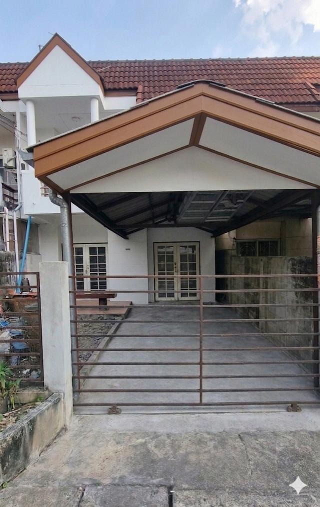 ขายบ้าน2ชั้น​ ติดสถานีรถไฟฟ้า​ ติดถนนรามคำแหง 1