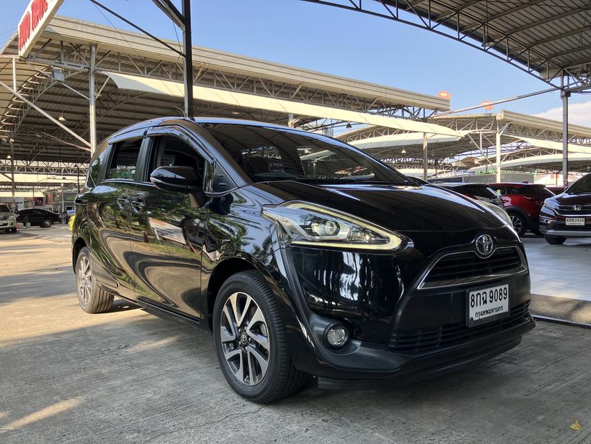 Toyota Sienta 1.5 V.