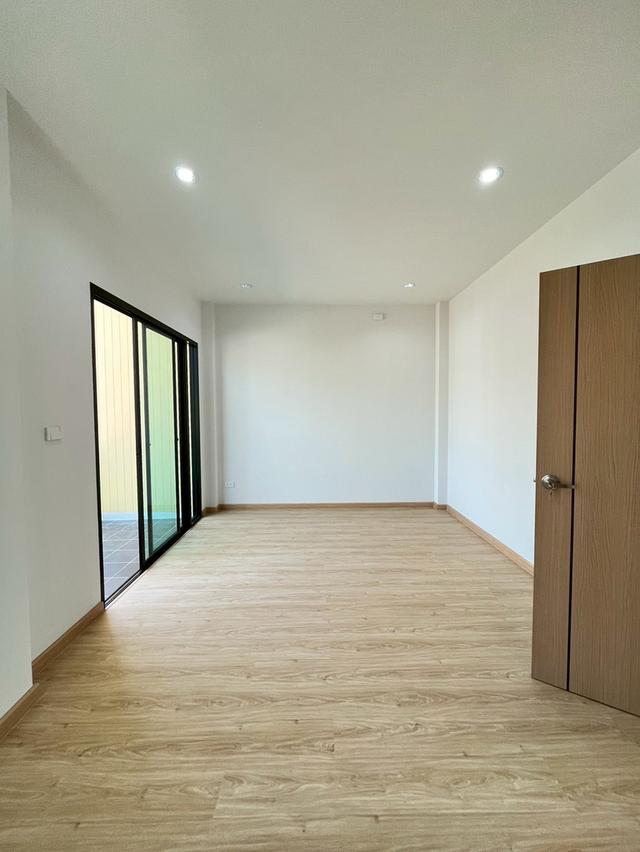 บ้านแฝดสองชั้น ทำเลห้วยวังนอง โครงการบ้านศิริทรัพย์ 4