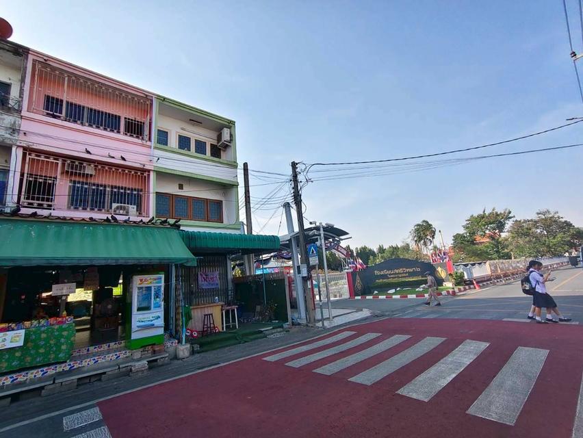 อาคารพาณิชย์ 3 ชั้น ซอยสุคนธสวัสดิ์ 3 ถนนสุคนธสวัสดิ์ แขวงลาดพร้าว เขตลาดพร้าว กรุงเทพมหานคร 3