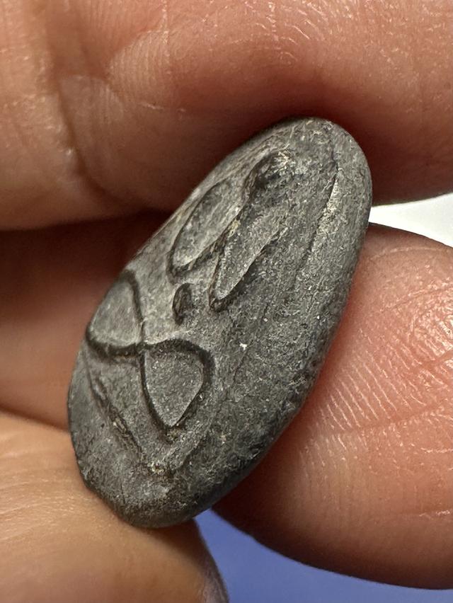 พระปิดตาเนื้อผงคลุกรัก ไม่ทราบที่