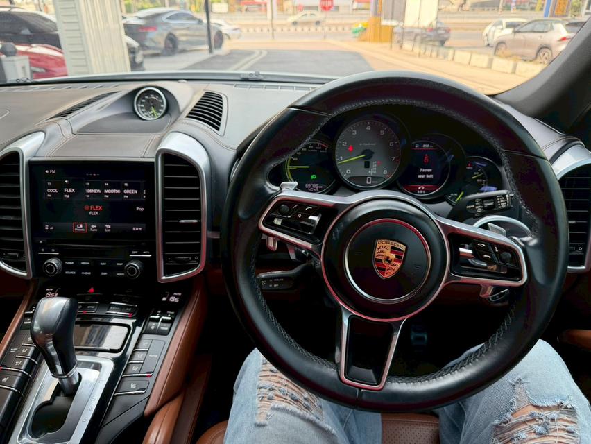 CAYENNE 3.0 HYBRID S E-Hybrid สีขาว รูปที่ 2