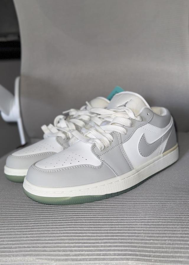 DC0774-105 AIR JORDAN 1 LOW