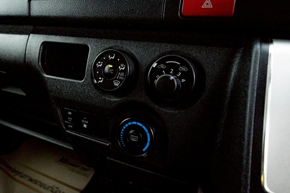 TOYOTA VENTURY 3.0 V 2015  7