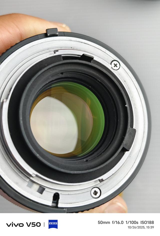 Nikon micro nikkor 105mm f 2.8 AI-S  4