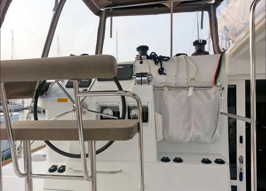 CATAMARAN LAGOON 400 S2- 4 CABINS 2