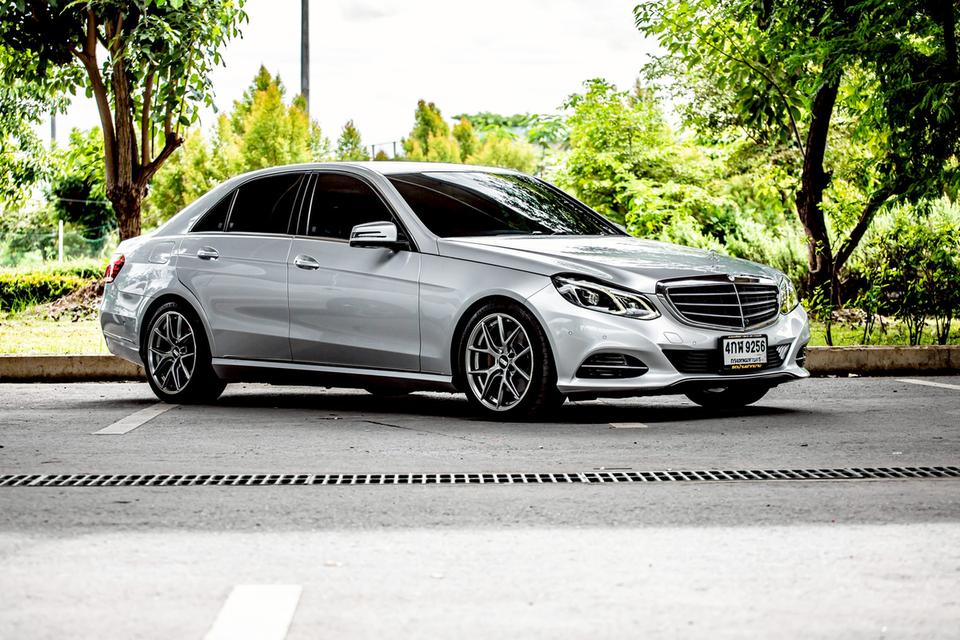 Benz E300 Bluetec ปี 2015 สีเทา มือเดียวป้ายแดง สวยสภาพดี 4