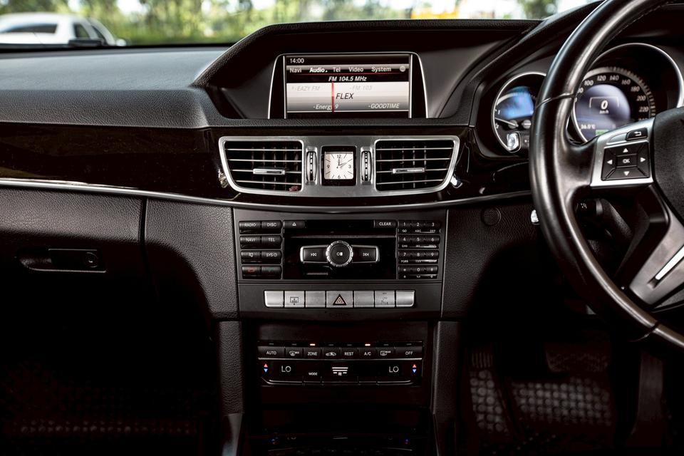 Benz E300 Bluetec ปี 2015 สีเทา มือเดียวป้ายแดง สวยสภาพดี 16