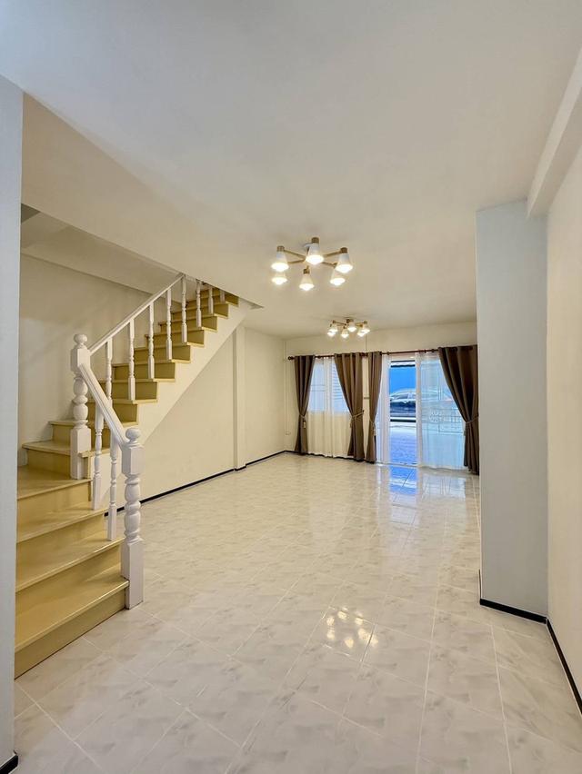 ทาวเฮ้า (ตลาดปลาอ่างศิลา ) รูปย่อยที่ 3