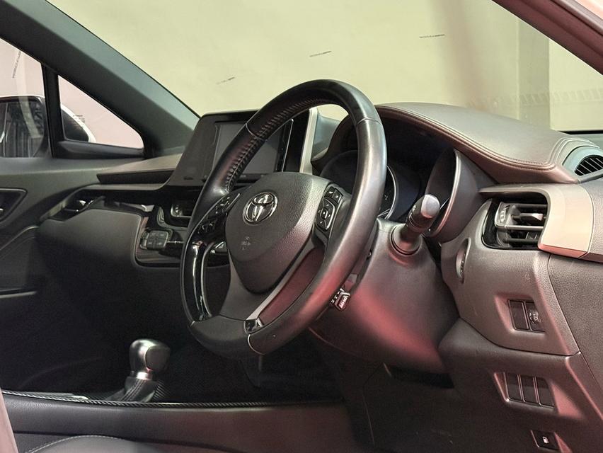 2019 TOYOTA CHR 1.8 MID รุ่น TOP เบนซิน รถมือเดียวออกป้ายแดง รถวิ่งน้อย สภาพป้ายแดง รถไม่เคยมีอุบัติเหตุ รูปที่ 10