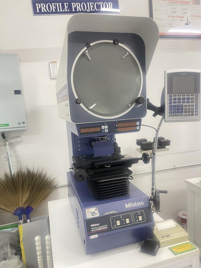 เครื่องมือวัด Profile projector 6