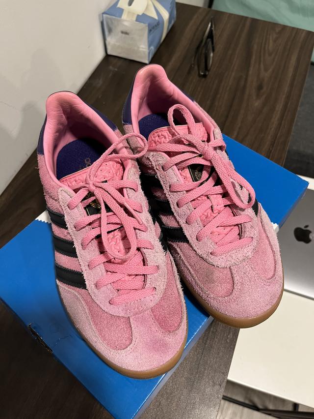 Many kind of shoes .:;;..; āļĢāļđāļāļĒāđāļāļĒāļāļĩāđ 3